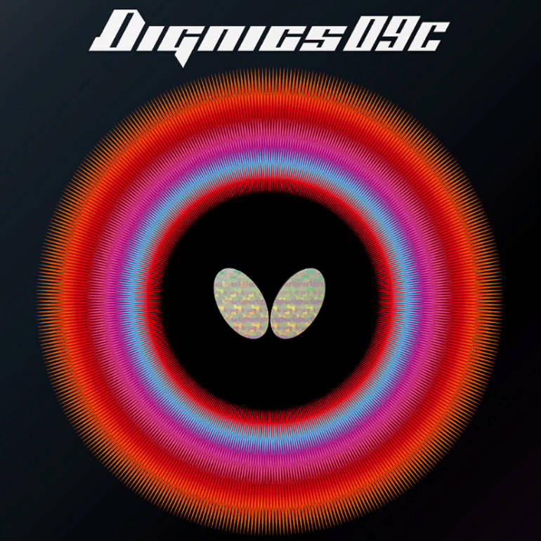 Накладку Butterfly Dignics 09c Дима использует на форхенд (справа)